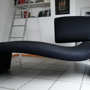 2010 Vollständig neu bezogen vom Fachhändler. Siehe Foto vom Stoff. Seitdem nicht mehr genutzt, als Dekostück auf Galerie.