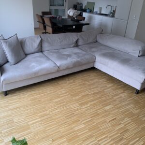 Hochwertiges Sofa L-Profil beige für 4 abwaschbar 1 Jahr alt 263x208 cm Holzfüße