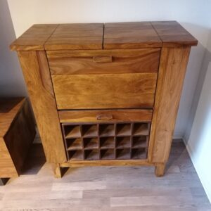 Massiver Design-Barschrank