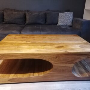 Massiver Design-Couchtisch