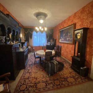 Antikes Massivholzesszimmer