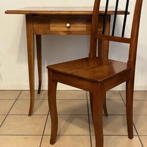 Biedermeier Tischchen & passender Stuhl, Kirschbaum, um 1830