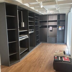 Begehbarer Kleiderschrank