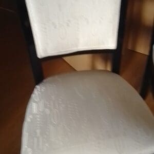 4 Stühle gehören zu pos.1