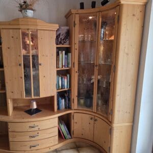Wohnzimmer Eckschrank vom Möbelschreinner in Vollholzqualität