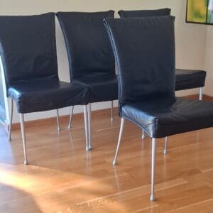 4 Lederstühle mit italienischem Design