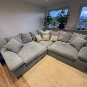 Großes Ecksofa 284x284cm hellblau