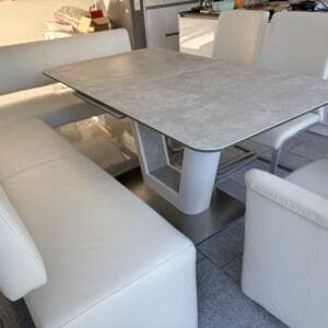 Ess-Ecke (Eckbank mit Stühlen und Esstisch)