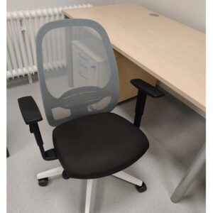 3 Eggy Sohos by Nowystyl Bürostühle Graue Netzlehne und schwarzes Polster