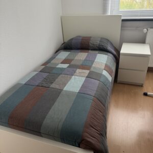 Zwei Einzelbetten mit Matratzen und gute Winterdecke