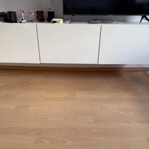 Wohnwand und zwei Wandregale