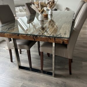 Echtholztisch mit Glasplatte und Metallfüßen