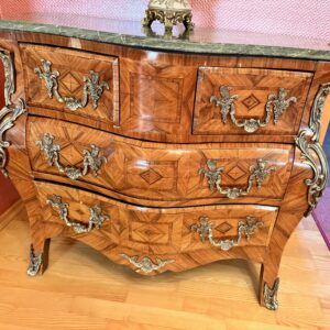 Antike Kommode mit abnehmbarer Marmorplatte