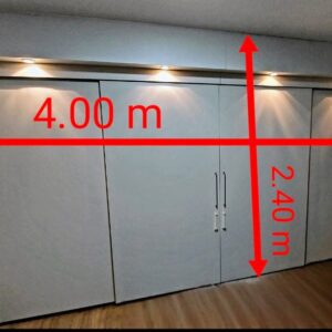 Großer Kleiderschrank mit Beleuchtung