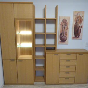 Wohnzimmerschrank mit passendem Sideboard