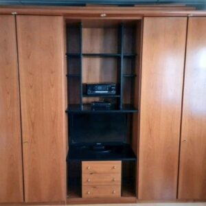 Kleiderschrank in Kirschbaum Echtholzfurnier mit Regalelement in Esche schwarz