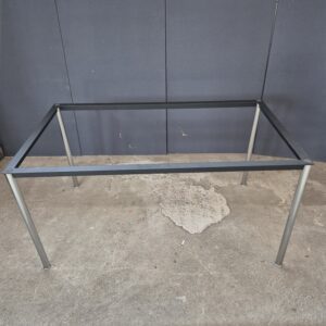 Tisch 180 x 140 Glasplatte vorhanden