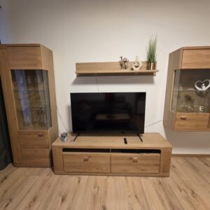 Wohnwand Alteiche massiv (beleuchtet)