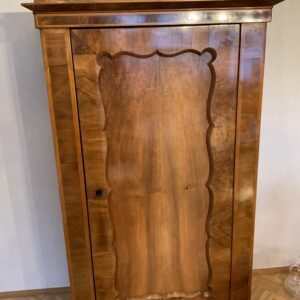 Original Biedermeier Schrank um 1840/50 – Nussbaum furniert – antik – einteilig (Expertise vorhanden)