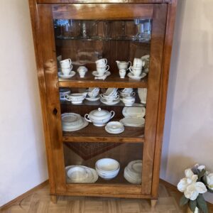 Original Biedermeier Vitrine um 1840 – Nussbaum furniert – Glastür – antik (Expertise vorhanden)