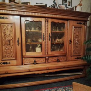 Wohnzimmerschrak mit 2 Glastüren