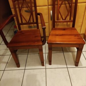 6 Holzstühle 2 mit Armlehne