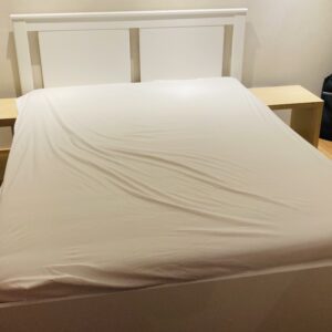 Bettgestell MALM mit Lattenrost und Matratze