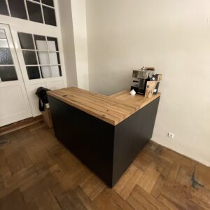 Mobile Design-Bar aus Altholz-Eiche & Birken-Multiplex – modular, auf Rollen