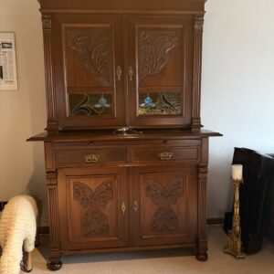 Alter/antiker Aufsatzschrank mit bunter Bleiverglasung