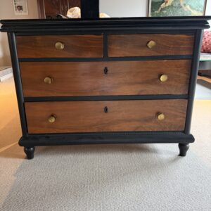 Antike Kommode mit Granitabdeckung