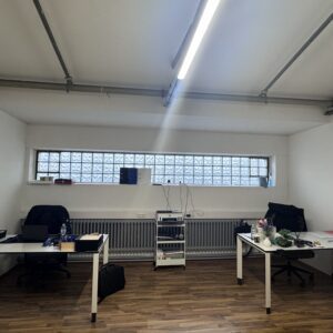 2x Schreibtisch und 2x Drehstuhl