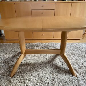 ausziehbarer Esstisch oval in Buche - bis 15.02.26 verfügbar