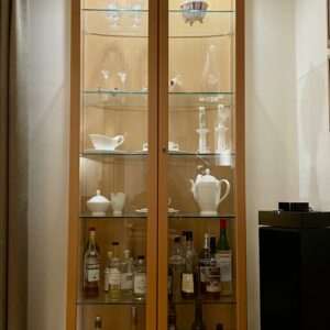 beleuchtete Vitrine von Hülsta in Buche honig - bis 15.02.26 verfügbar