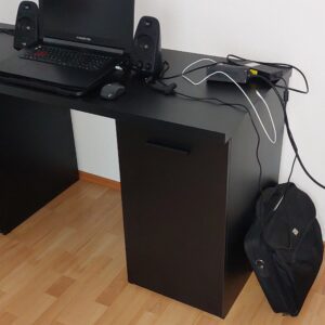 Arbeitstisch zum abgeben