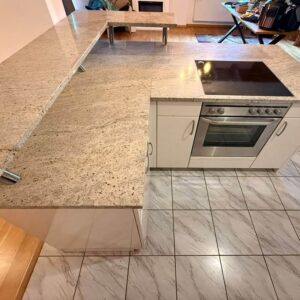 Insel mit Ofen (AEG) und Herd (AEG)