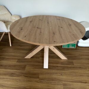 Schöner, ausziehbarer Holztisch