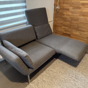 Sofa einseitig ausgeklappt