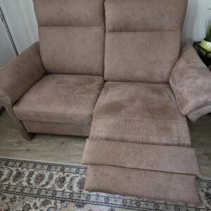 Sofa mit elektronischer Relaxfunktion rechts