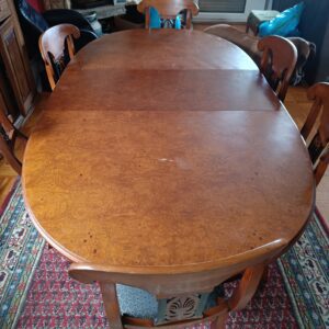klassischen Esstisch aus Kirschbaumfurnier mit Auszugfunktion + 6 Stühle