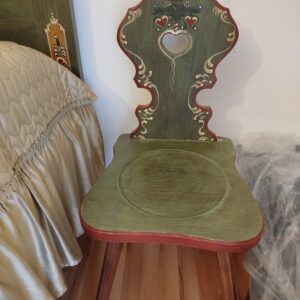 Zwei Stühle von Voglauer