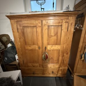 Antiker Schrank