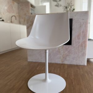 Designer-Stühle MDF Italia “Flow Chair” mit Drehfuß in Weiß – Set aus 6, in sehr gutem Zustand!