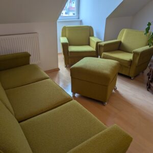 Mid century Vintage Sitzgruppe: Sofa, zwei Sessel und Hocker