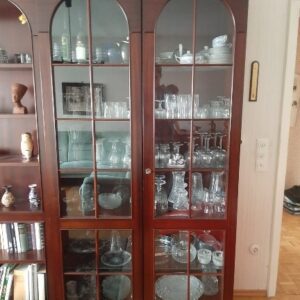 Vitrinenschrank rechts
