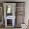 Kleiderschrank, weiß mit Spiegel-Schiebetüren, 4 Böden und 2 Kleiderstangen; H 240 / B 190 / T 70