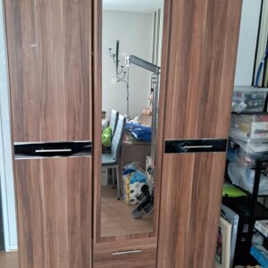 Kleiderschrank