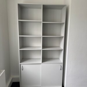 Aktenschrank mit Tür