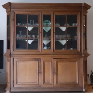 Antike Vitrine