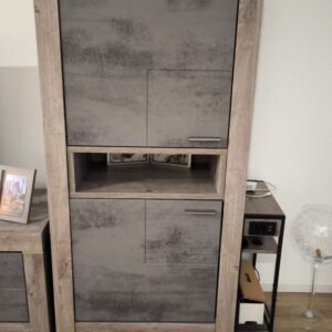 Schrank 3 (rechts): Breite: 76 cm | Tiefe: 42 cm | Höhe: 160 cm 2 Holztüren 1 offenes Fach