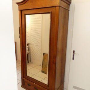 Garderobenschrank